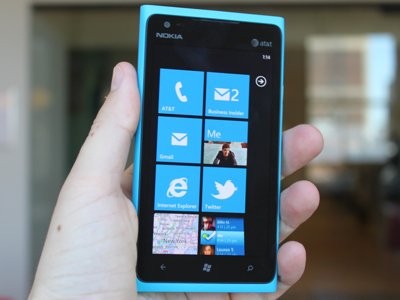 Nokia Lumia 900: Nếu bạn muốn sở hữu một điện thoại Windows Phone, thì Nokia Lumia 900 chính là sự lựa chọn tốt nhất của bạn. Nó không phải là một điện thoại hoàn hảo, nhưng lại là điện thoại tốt nhất trên nền tảng Windows Phone.